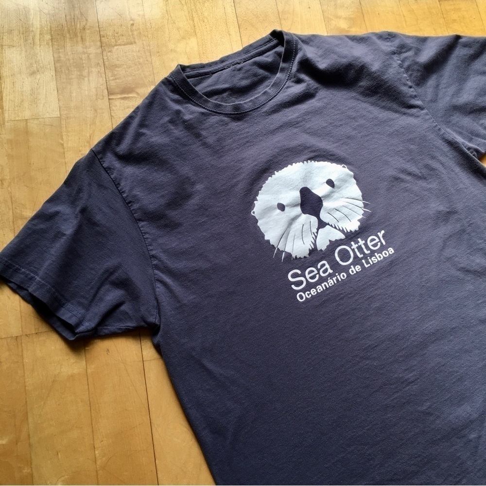 “Sea Otter Oceanario de Lisboa” Tee, Size M